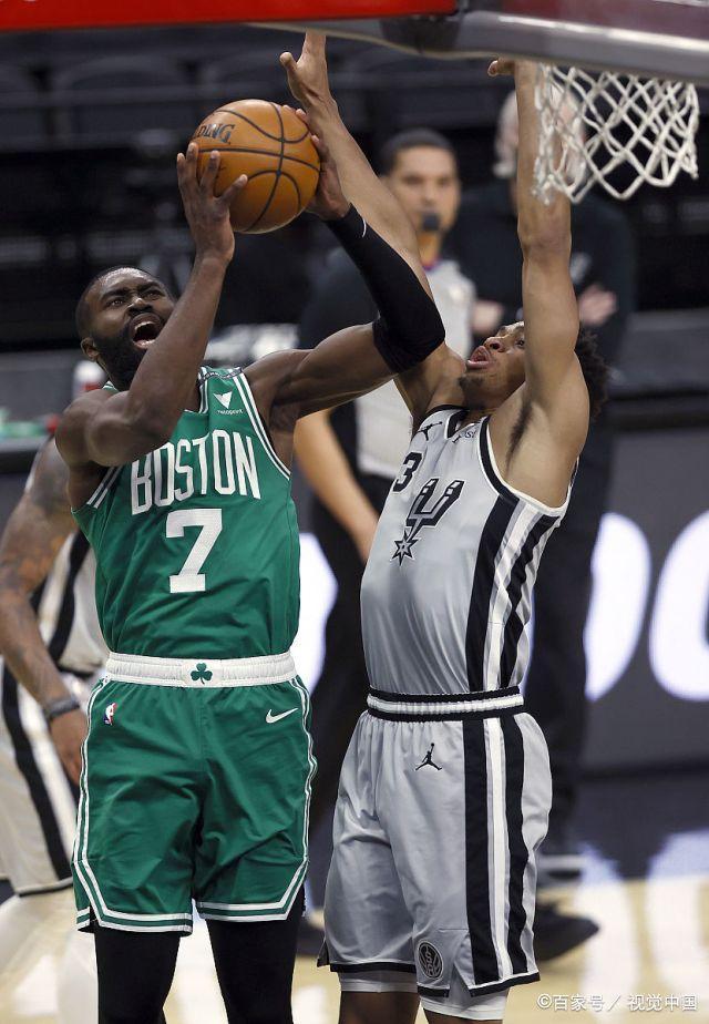 开云体育登录-凯尔特人鏖战爵士，范弗利特统治全场