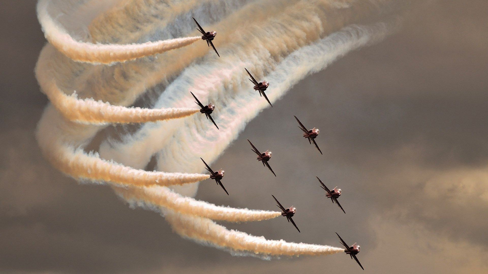 爵士轮痕，当福克斯在F1街道赛接管黄昏